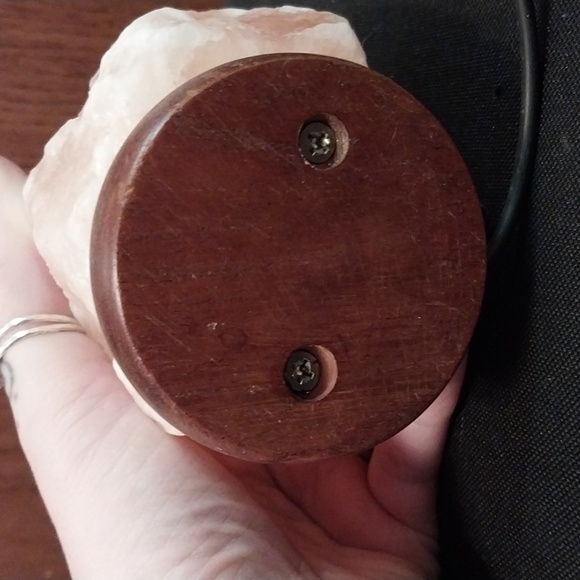 PINK HIMALAYAN SALT LAMP - Picture 3 of 5